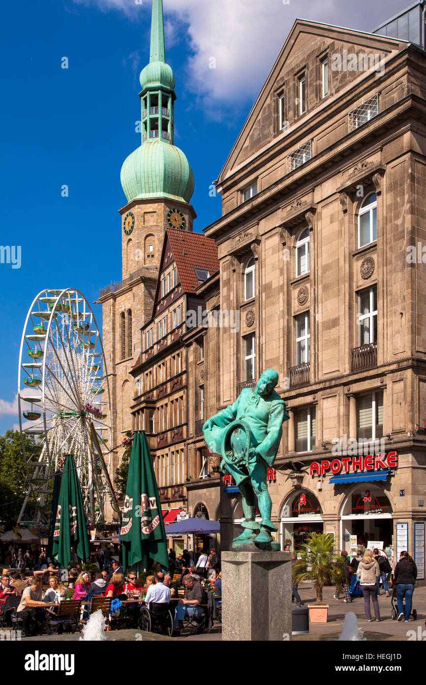 Deutschland, Ruhrgebiet, Dortmund, Blick vom alten Markt zum St. Reinoldi Kirche, Gebläse Brunnen. Stockfoto