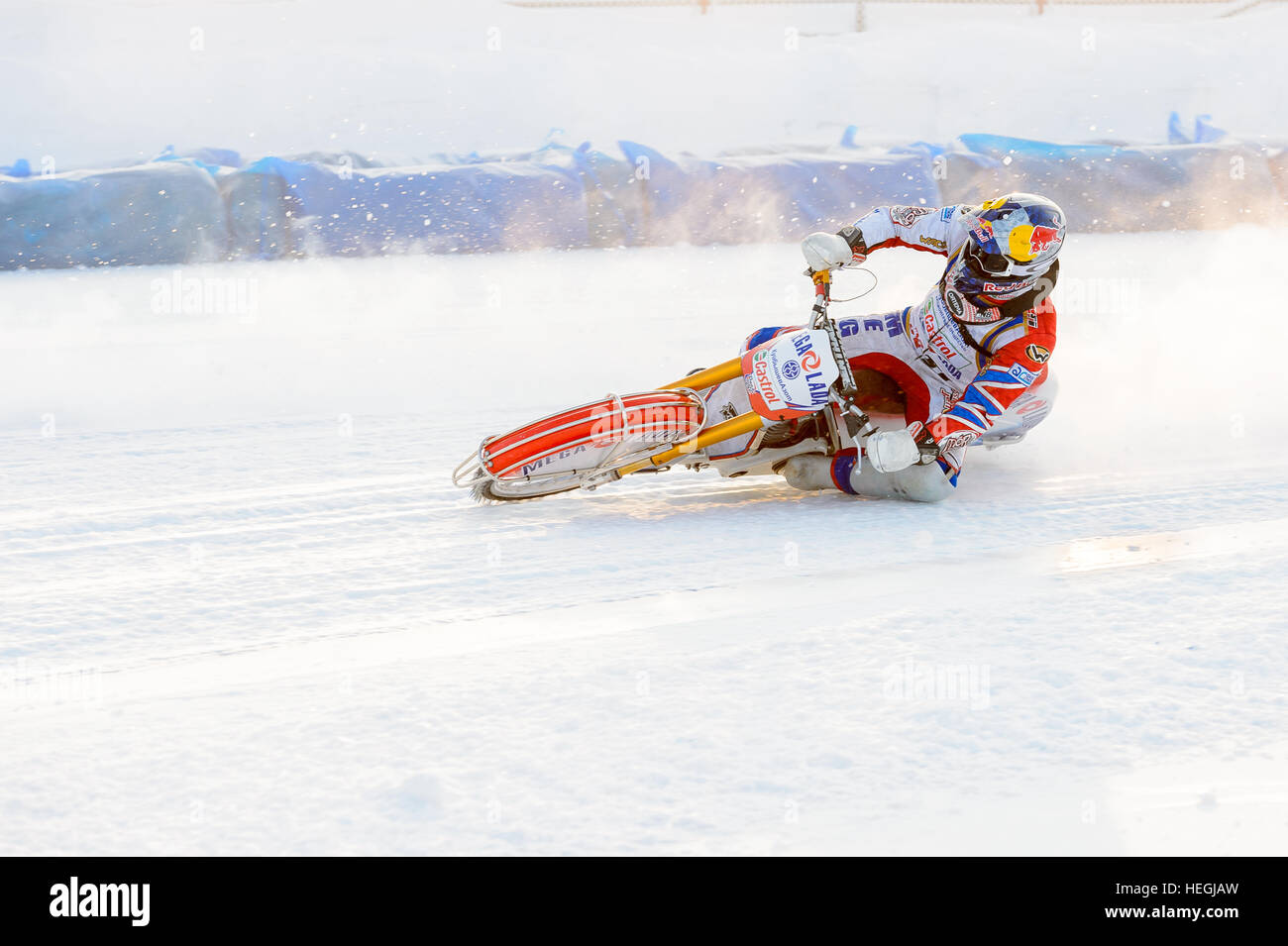 das Halbfinale der russischen Meisterschaft in Ufa über ein Speedway das Eis im Dezember 2016 Stockfoto
