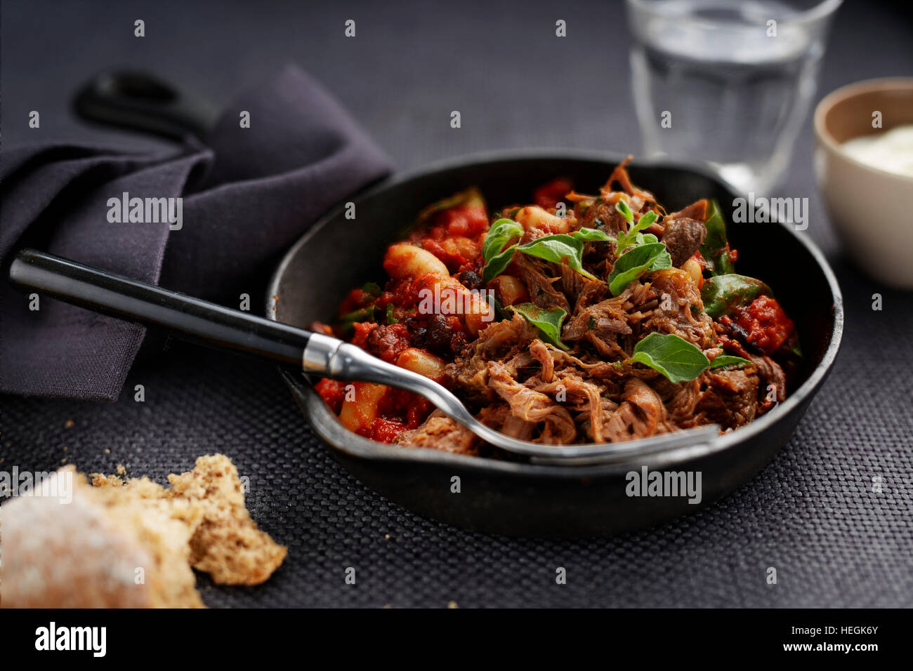 BBQ Beef Beans Skillet Lagerfeuer Cowboy Stockfoto