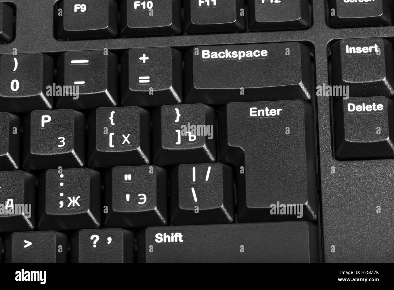 Elektronische Sammlung - close-up schwarz Computer-Tastatur mit russischen Buchstaben und Schlüssel eingeben Stockfoto
