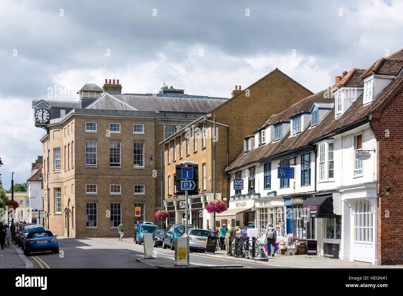 Fore Street zeigt Shire Hall, Hertford, Hertfordshire, England, Vereinigtes Königreich Stockfoto