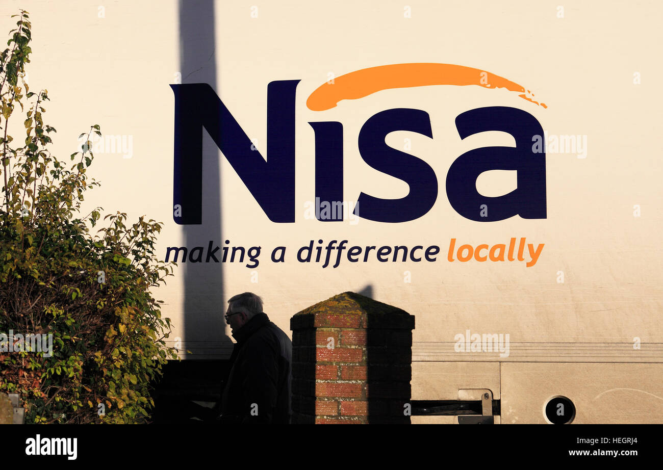 Nisa Lieferung LKW machen eine lokale Übermittlung. Stockfoto