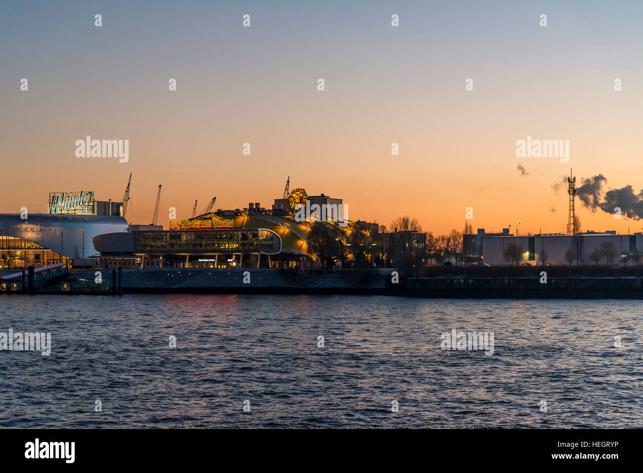 Der König der Löwen musical im Theater Im Hafen, Hamburger Hafen an der Elbe, Hamburg, Deutschland Stockfoto