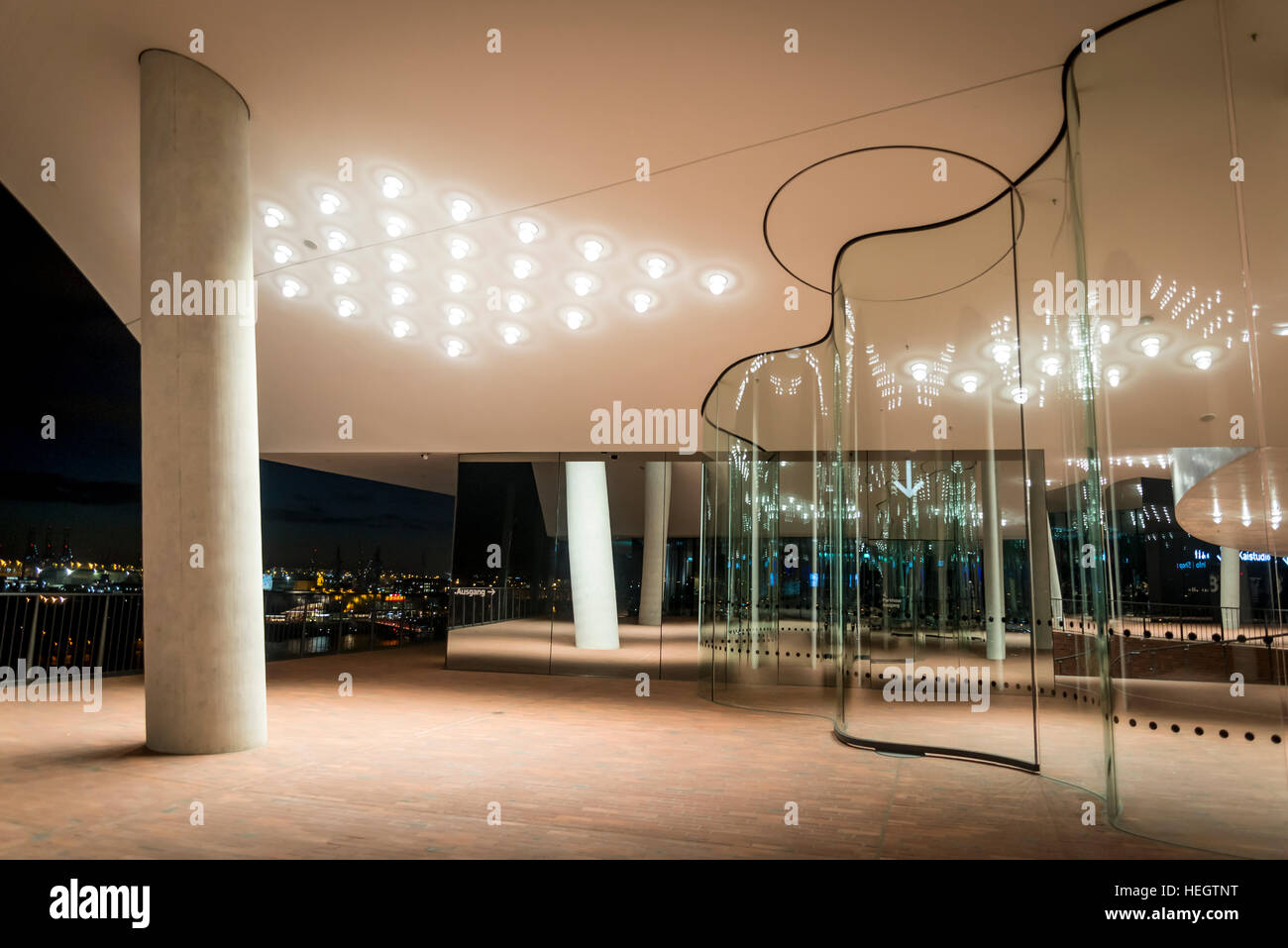 Innere der Elbphilharmonie Concert Hall und die Aussichtsplattform, Hamburg, Deutschland Stockfoto