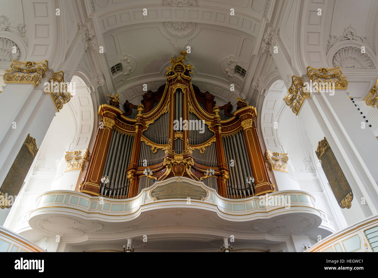Orgel, St. Michael Kirche ist eine der fünf evangelisch-lutherischen Hauptkirchen Hamburgs und die bekannteste Kirche der Stadt, Hamburg, Deutschland Stockfoto