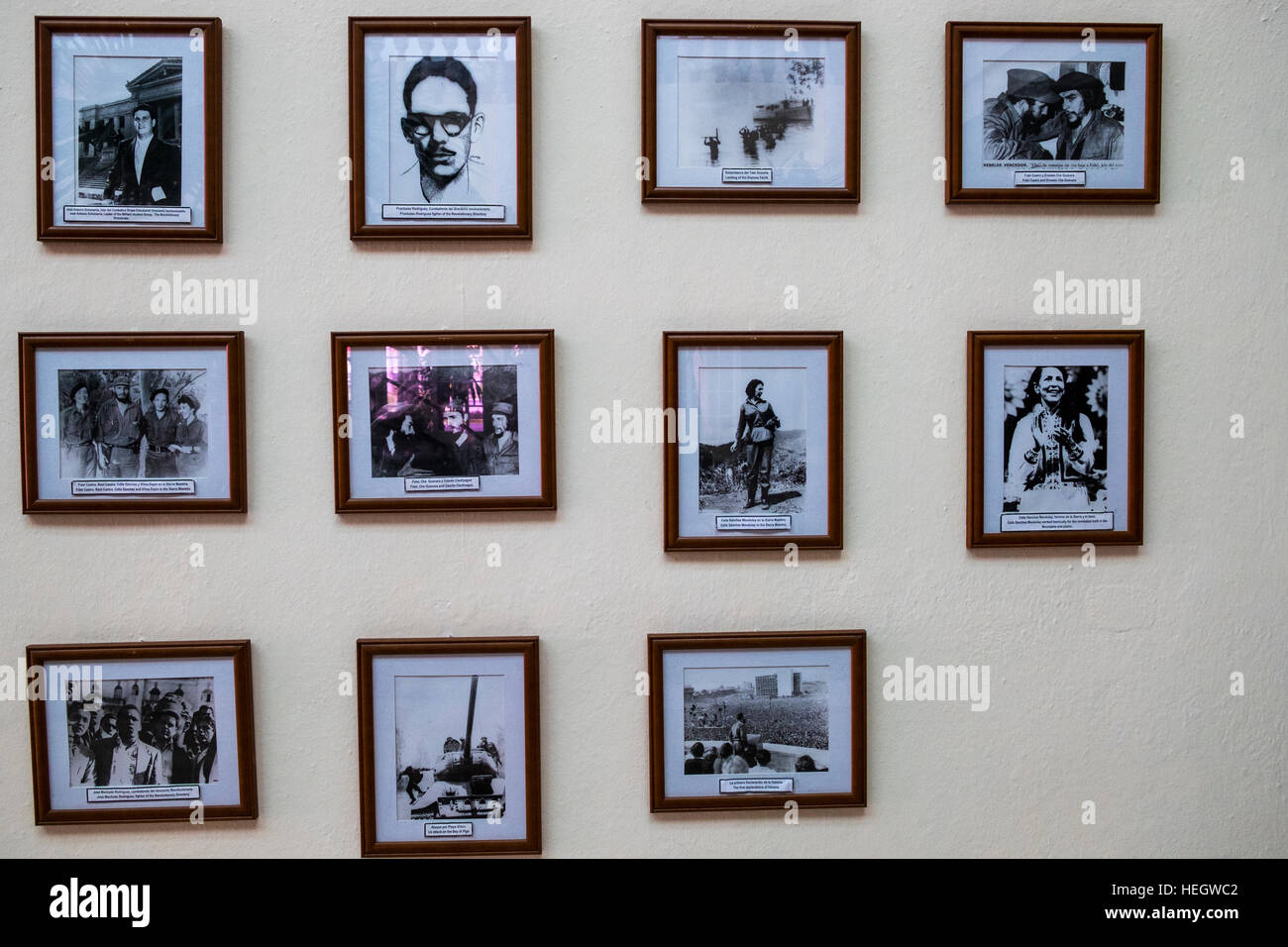 Gerahmte Fotos von revolutionären Figuren, Fidel Castro, Che Guevara, Celia Sanchez, im Hotel Islazul, "Sierra Maestra", Bayamo, Kuba Stockfoto