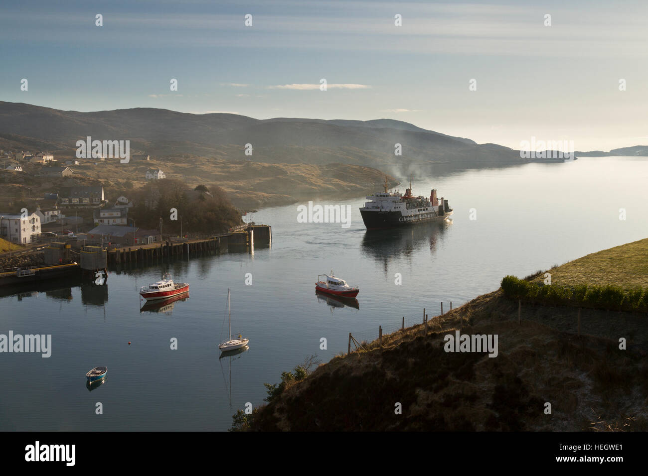 Caledonian McBrayne ferry ausgeschiedenen Tarbert, Isle of Harris Stockfoto