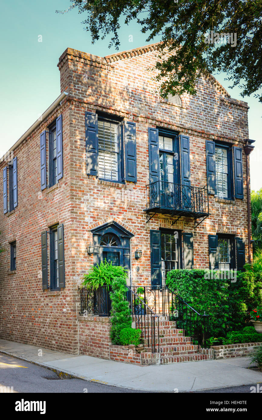 Black Shutters Stockfotos & Black Shutters Bilder - Alamy