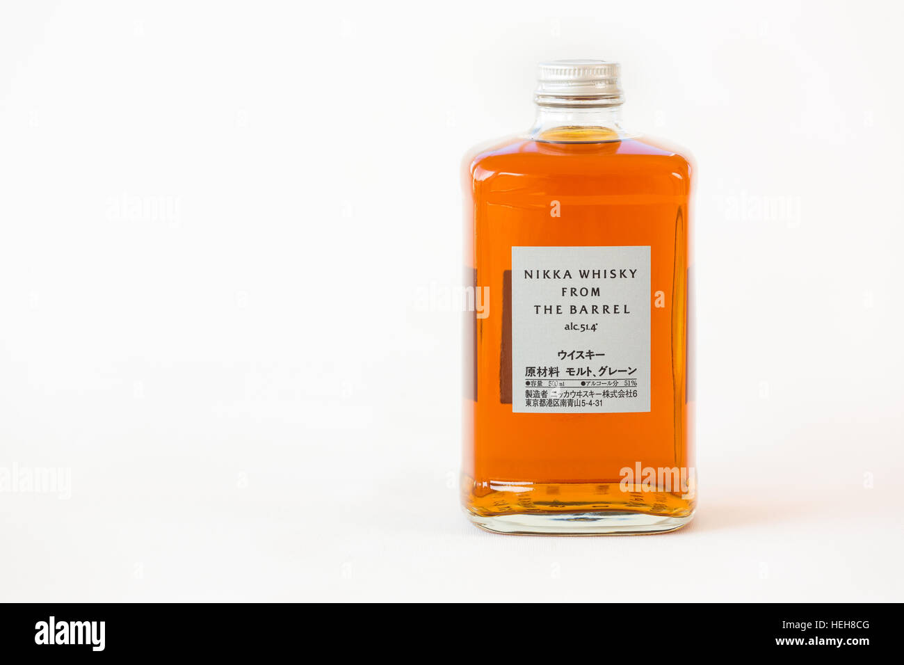 Nikka Whisky (Whiskey) isoliert auf weißem Hintergrund produziert in Japan und es wird direkt vom Fass abgefüllt. Stockfoto