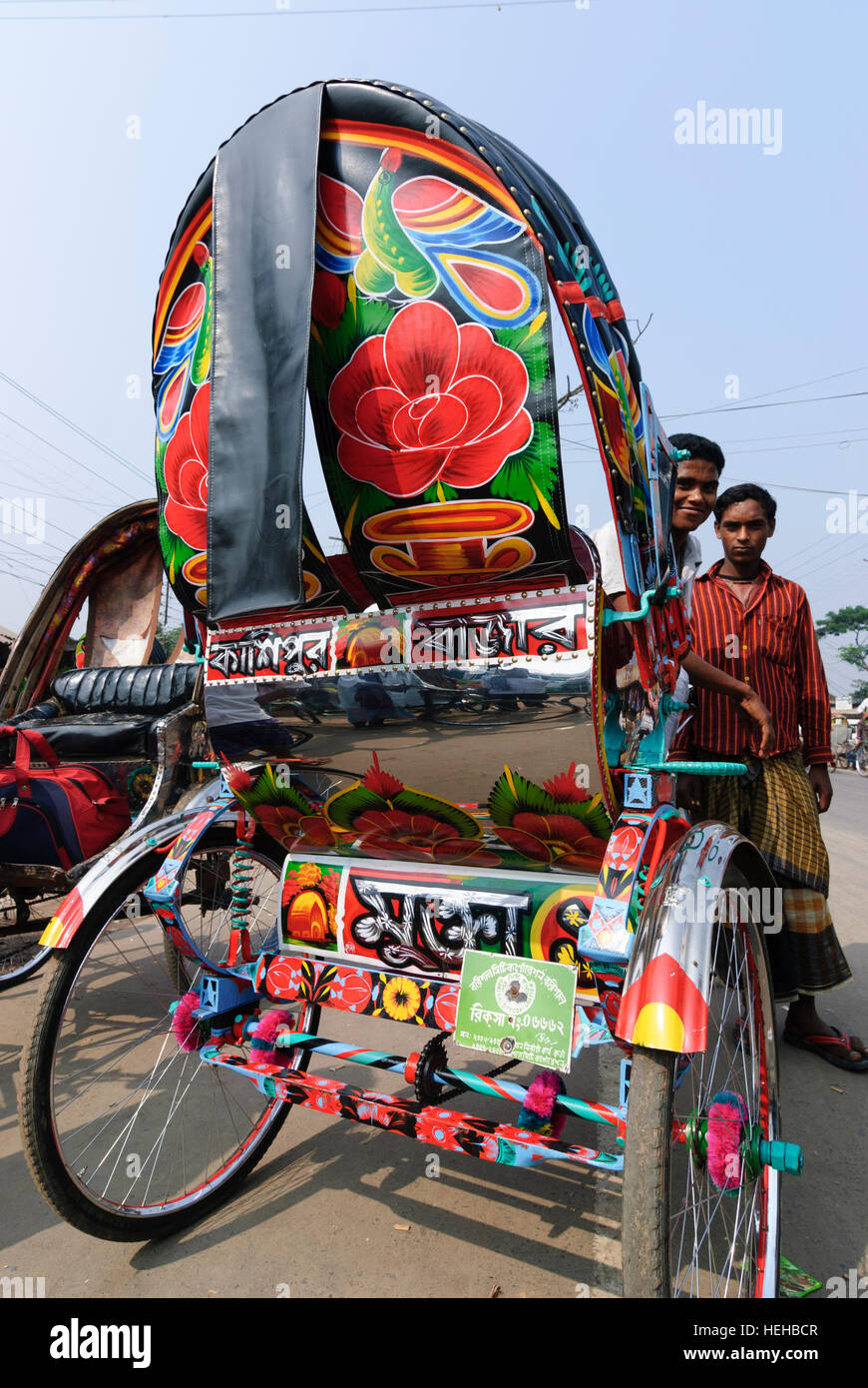 Barisal: Fahrrad-Rikschas, bunt, Barisal Division, Bangladesch Stockfoto