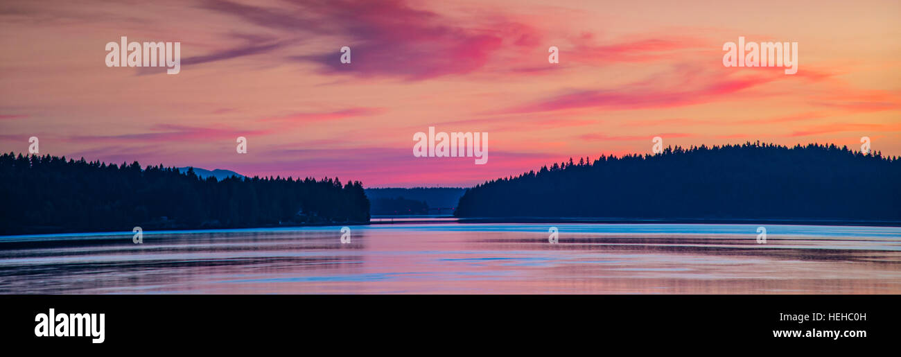 Sonnenaufgang auf dem Puget Sound, State of Washington. Stockfoto