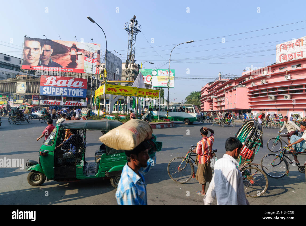 Chittagong: Kreuzung in der Stadt center mit neuen Markt (rechts), Division Chittagong, Bangladesch Stockfoto