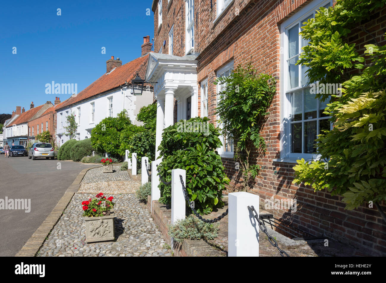 Periode Häuser, Marktplatz, Burnham Market, Norfolk, England, Vereinigtes Königreich Stockfoto
