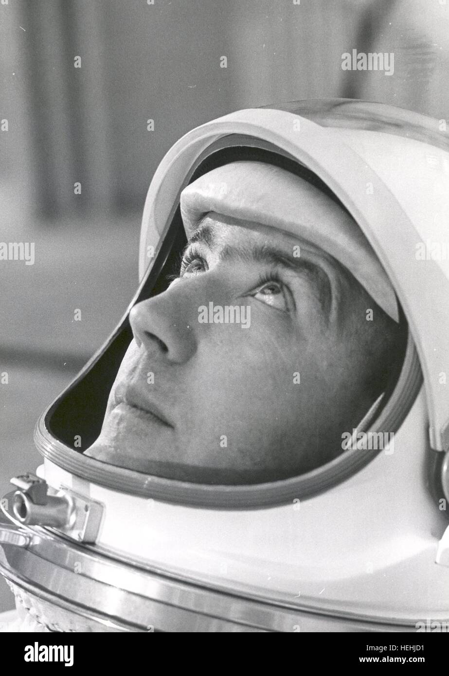 NASA-Astronaut Jim McDivitt passt sich im Hinblick auf Gewicht und Balance Training Tests vor der Mission Gemini IV am Kennedy Space Center 21. Mai 1965 in Merritt Island, Florida. Stockfoto
