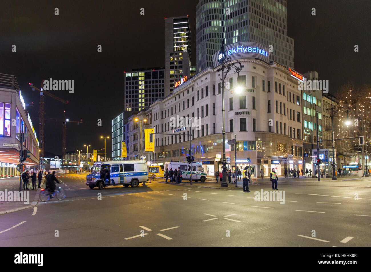 Berlin, Deutschland, Polizeieinsatz auf dem Weihnachtsmarkt am Breitscheidplatz Stockfoto