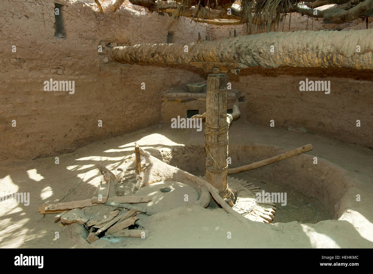 Ägypten, Dakhla Oasis, Balat, alte Olivenpresse in der historischen Altstadt Stockfoto