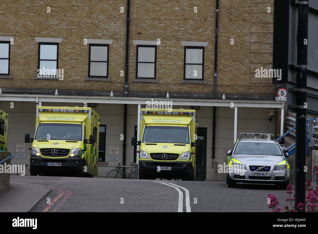 Südostküste Ambulance Serviceline Up Stockfoto