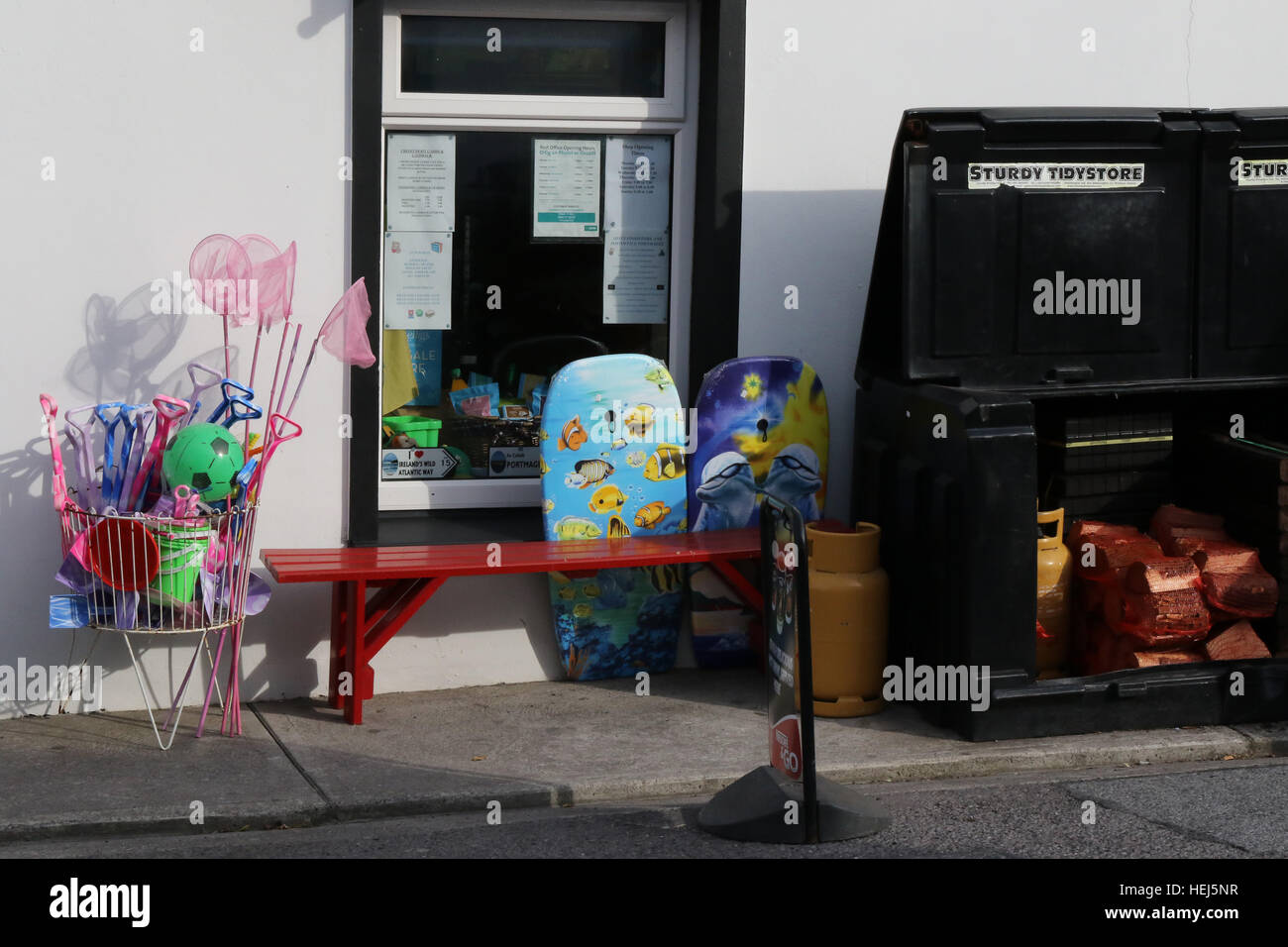 O' Connell es Foodstore - eine allgemeine Shop und Post im Dorf Portmagee, County Kerry, Irland. Stockfoto