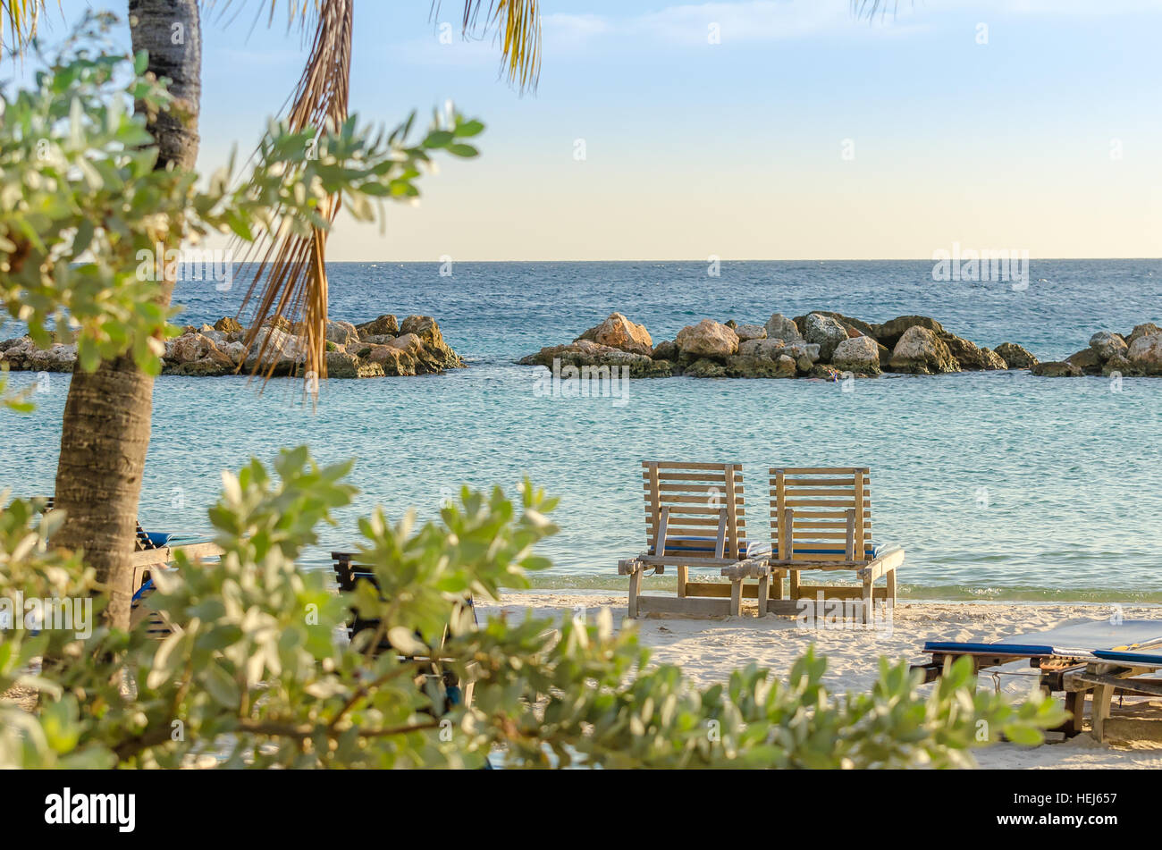 Vorderen Sitzreihe am Meer am Strand Mambo in Curacao Stockfoto