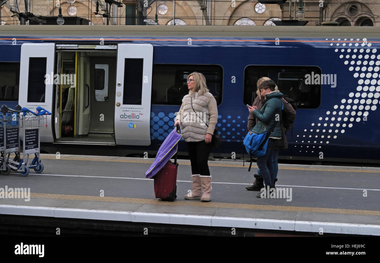 ScotRail Abellio Zug Wagen & Passagiere, Petition, um wieder in Staatsbesitz, nach schlechten Service zu bringen Stockfoto