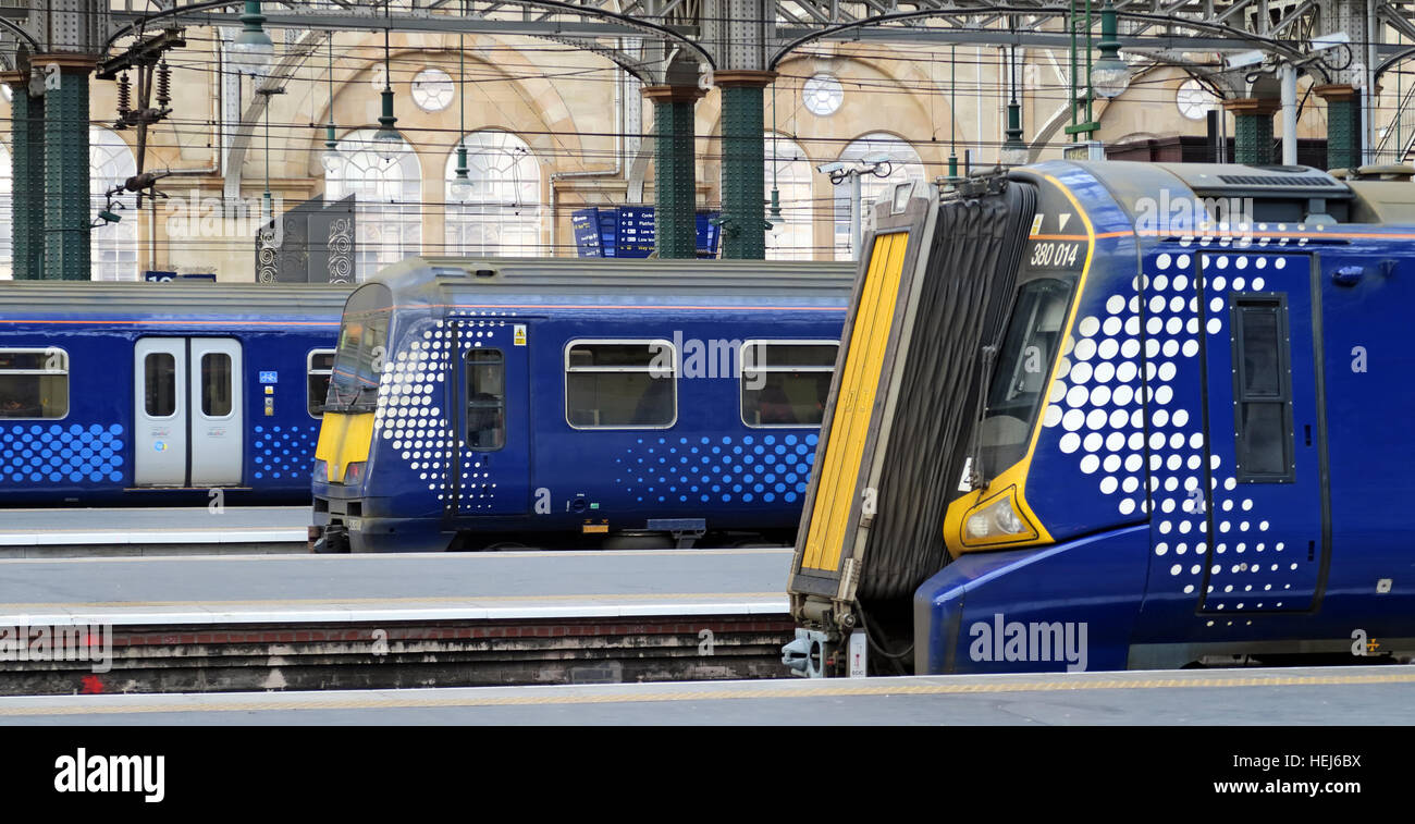 3 Scotrail Abellio Eisenbahnwaggons, Petition, um wieder in Staatsbesitz, nach schlechten Service zu bringen Stockfoto