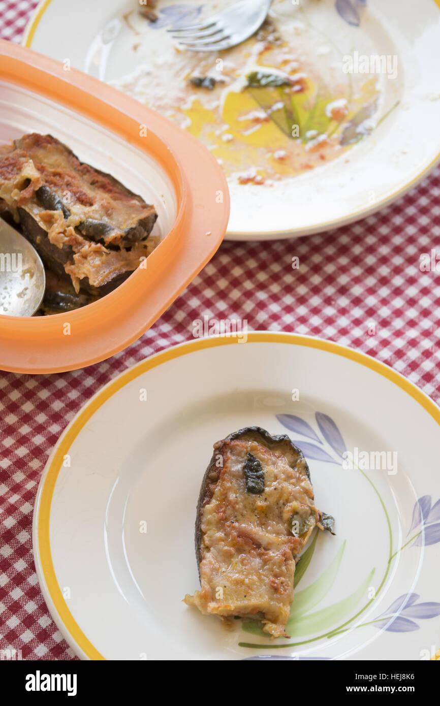 sizilianische gefüllte Auberginen am Ende Essen Stockfoto