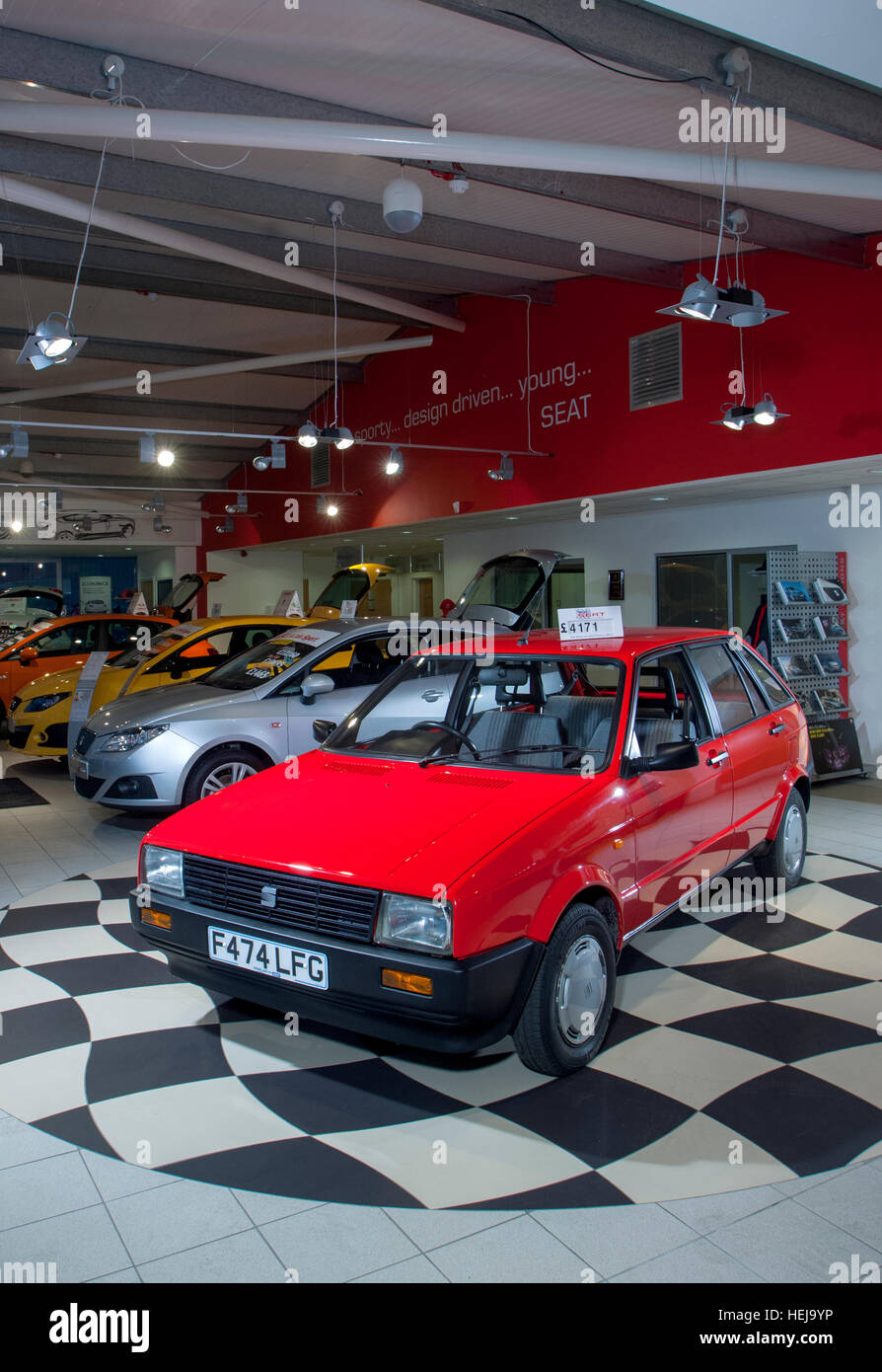 1988 SEAT Ibiza Kompaktwagen in einem Händler showroom Stockfoto