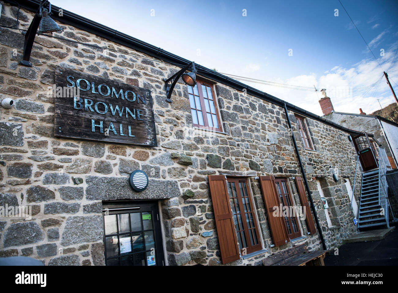 Das äußere der Solomon Browne Memorial Hall in Mousehole, Cornwall, England; VEREINIGTES KÖNIGREICH. Stockfoto