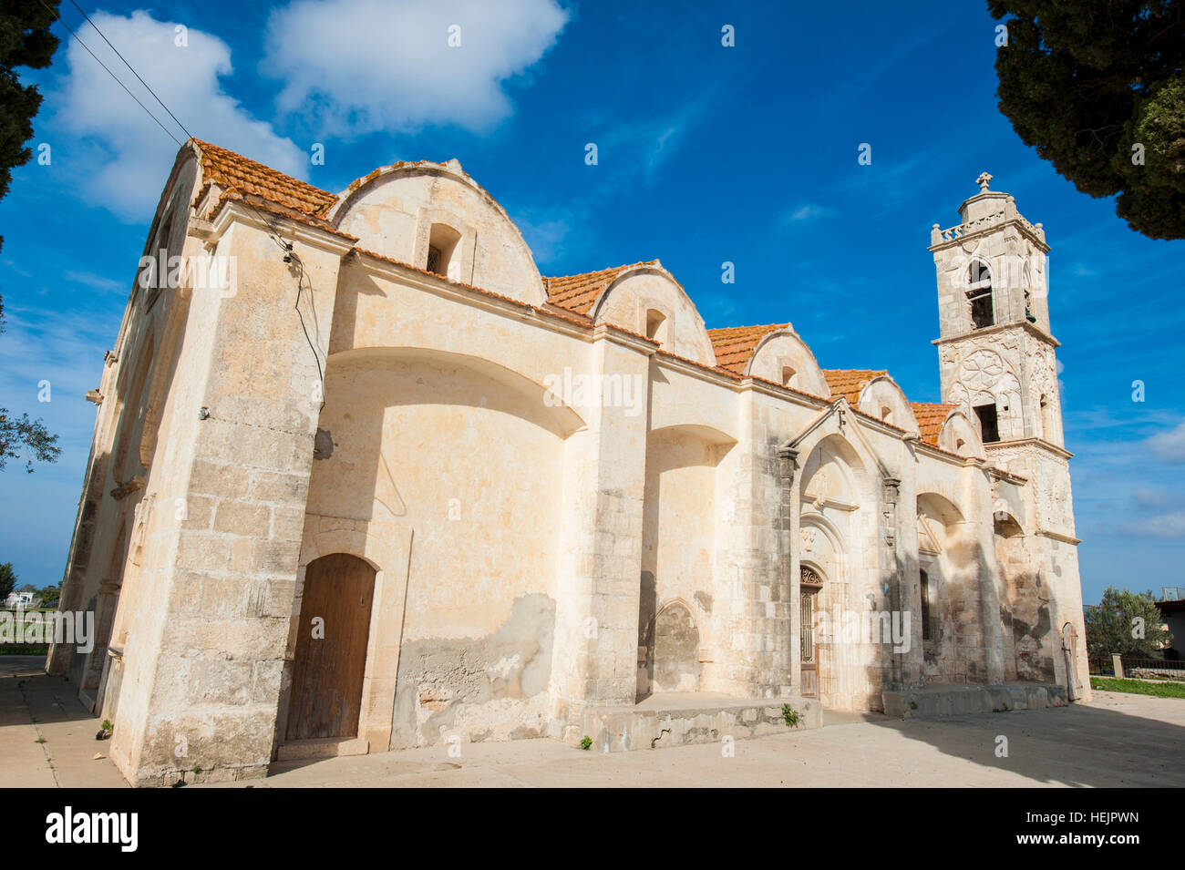 Ayios Synesios Kirche in Rizokarpaso (Türkisch: Dipkarpaz), Nord-Zypern. Stockfoto