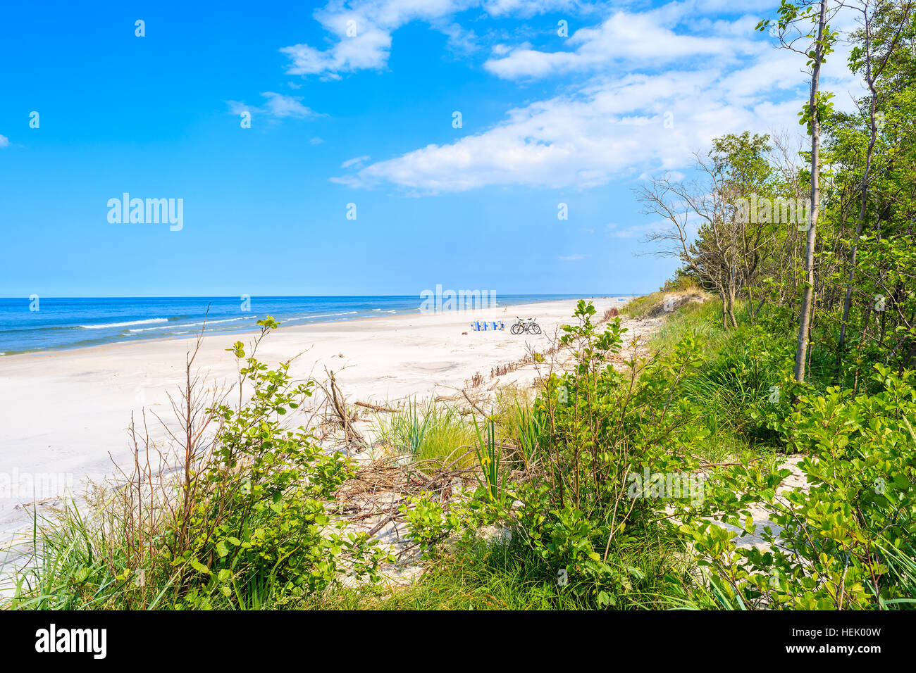 Blick auf grüne Küstenregion in Lubiatowo, Ostsee, Polen Stockfoto