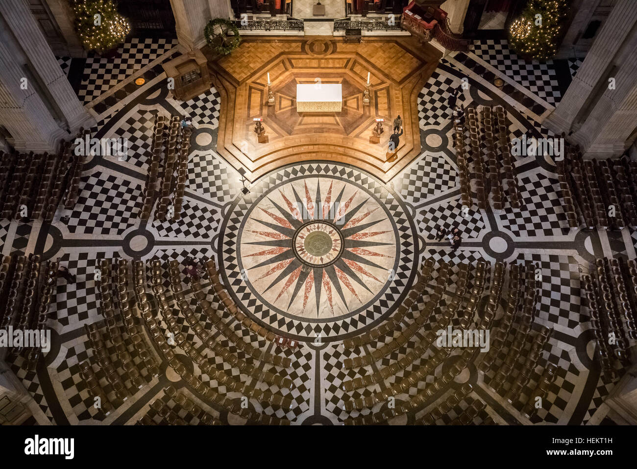 Blick von der Whispering Gallery in St. Pauls Cathedral, London, UK. Stockfoto