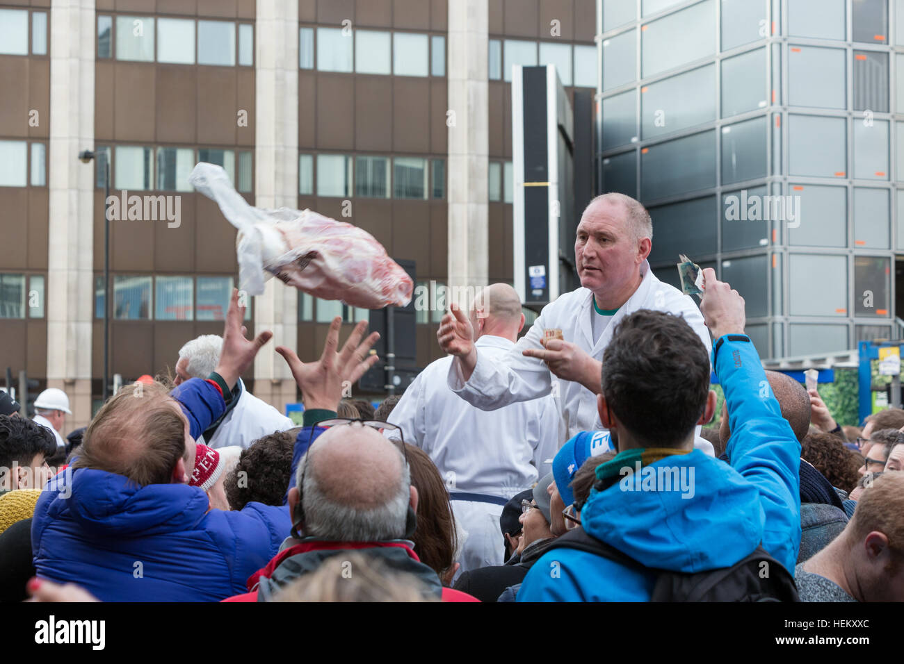 London, UK. 24. Dezember 2016. Traditionelles Heiligabend-Fleisch-Auktion statt von Harts Smithfields in London, UK-Credit: Neil Cordell/Alamy Live News Stockfoto