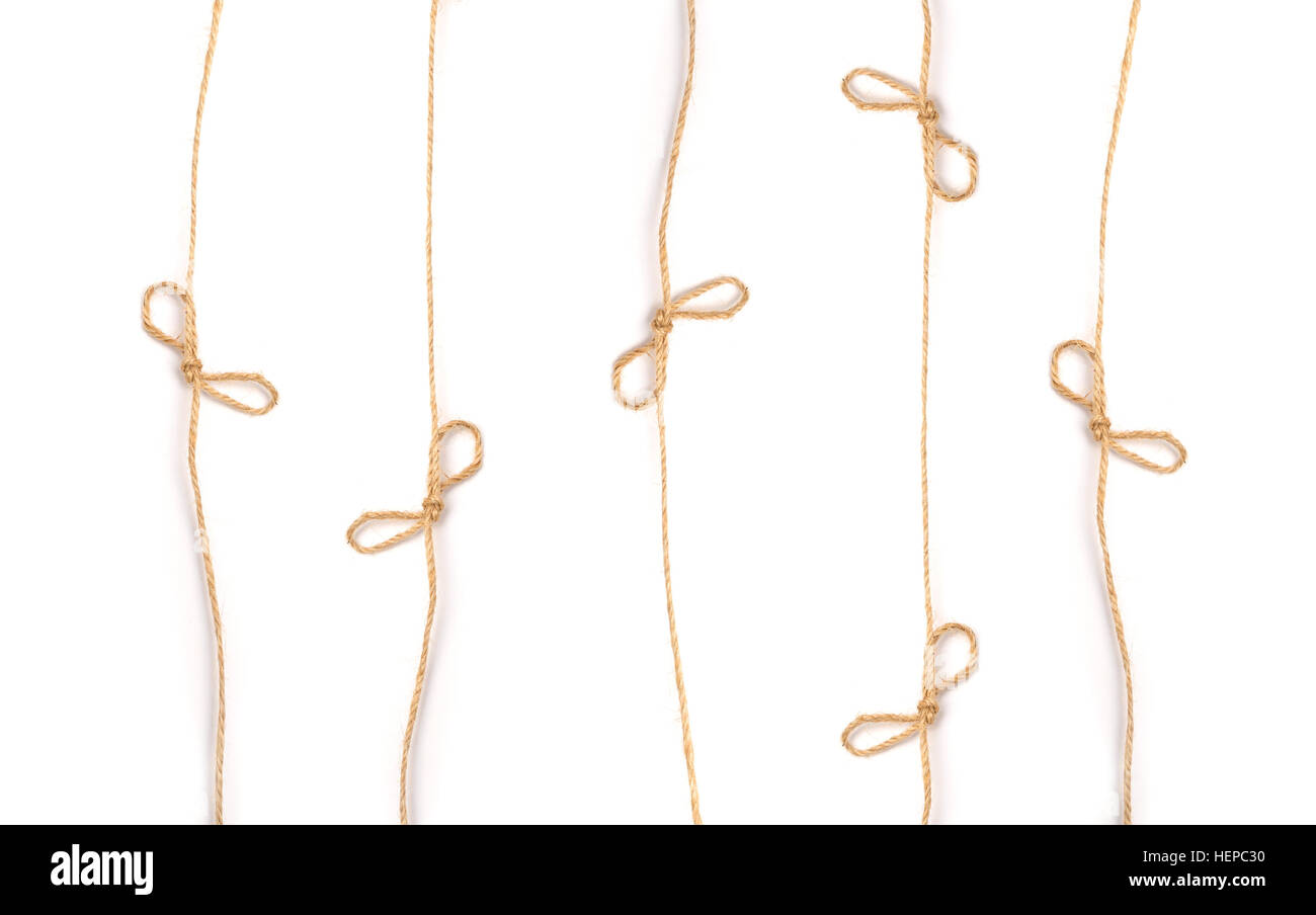 Linien flaxen Seile mit Schleifen und Knoten auf einem weißen Hintergrund Stockfoto