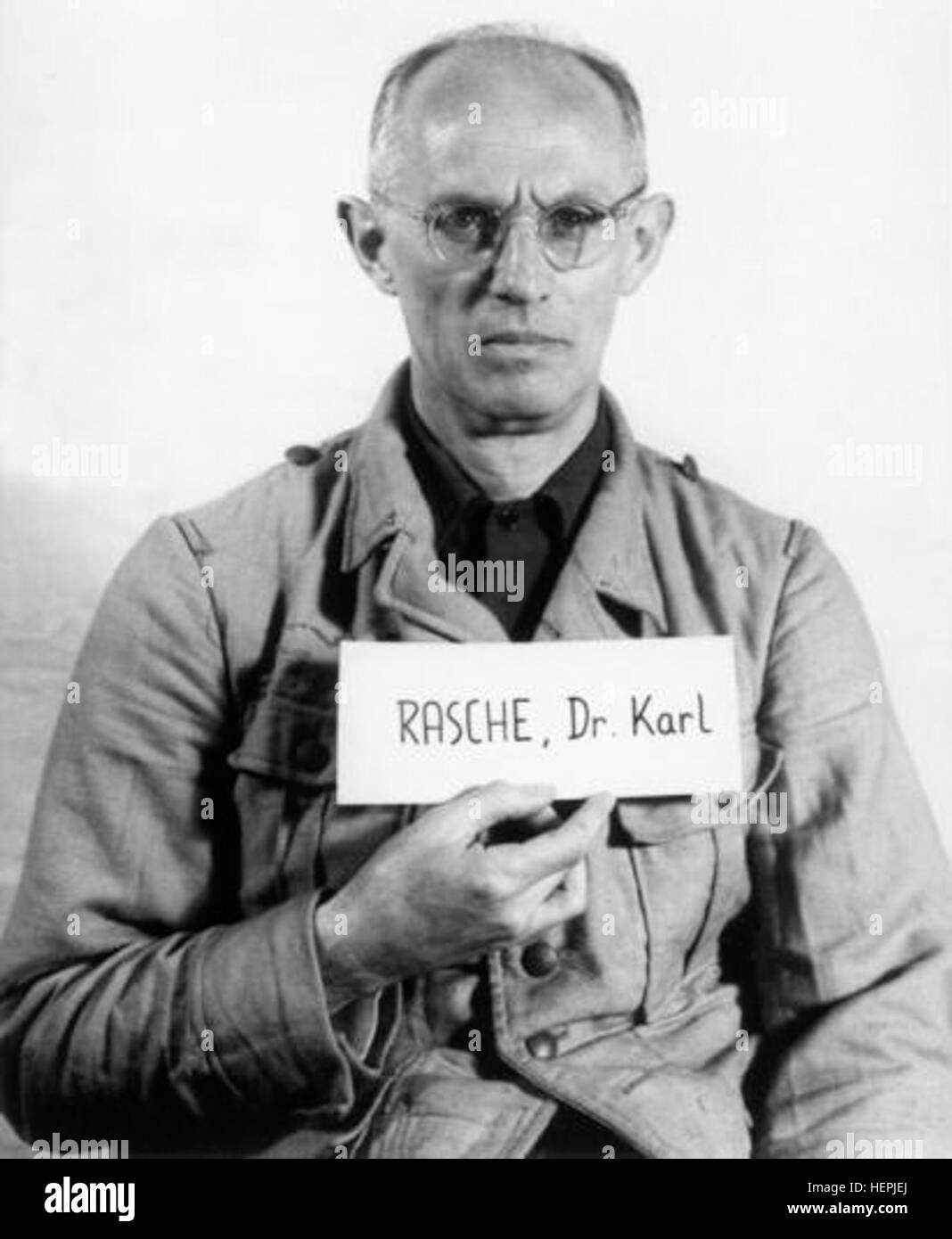 Wurde anheizt Gew‰hrung Finanzieller Familienplanungsstellen Durch Die Dresdner Bank Und Beschaffung von Geldern F¸r Agenturen des Reiches sterben Sitsch Mit Planm‰ﬂigem Köder Besch‰ftigten, Zu Einer 7-J‰hrigen Haftstrafe Verurteilt. Prozeﬂ Vor Dem 11. US-Milit‰rtribunal Vom 6.1.1948 - 11.4. 1949.<BR>Aufnahmedatum: Undatiert<BR>Aufnahmeort: N¸rnberg<BR>Systematik:<BR>Geschichte / Deutschland / 20. Jh. / Nachkriegszeit: Westzonen / Auseinandersetzung Mit der NS-Zeit / Prozesse / Wilhelmstraﬂen-Prozeﬂ / Angeklagte / R-T Karl Rasche Stockfoto