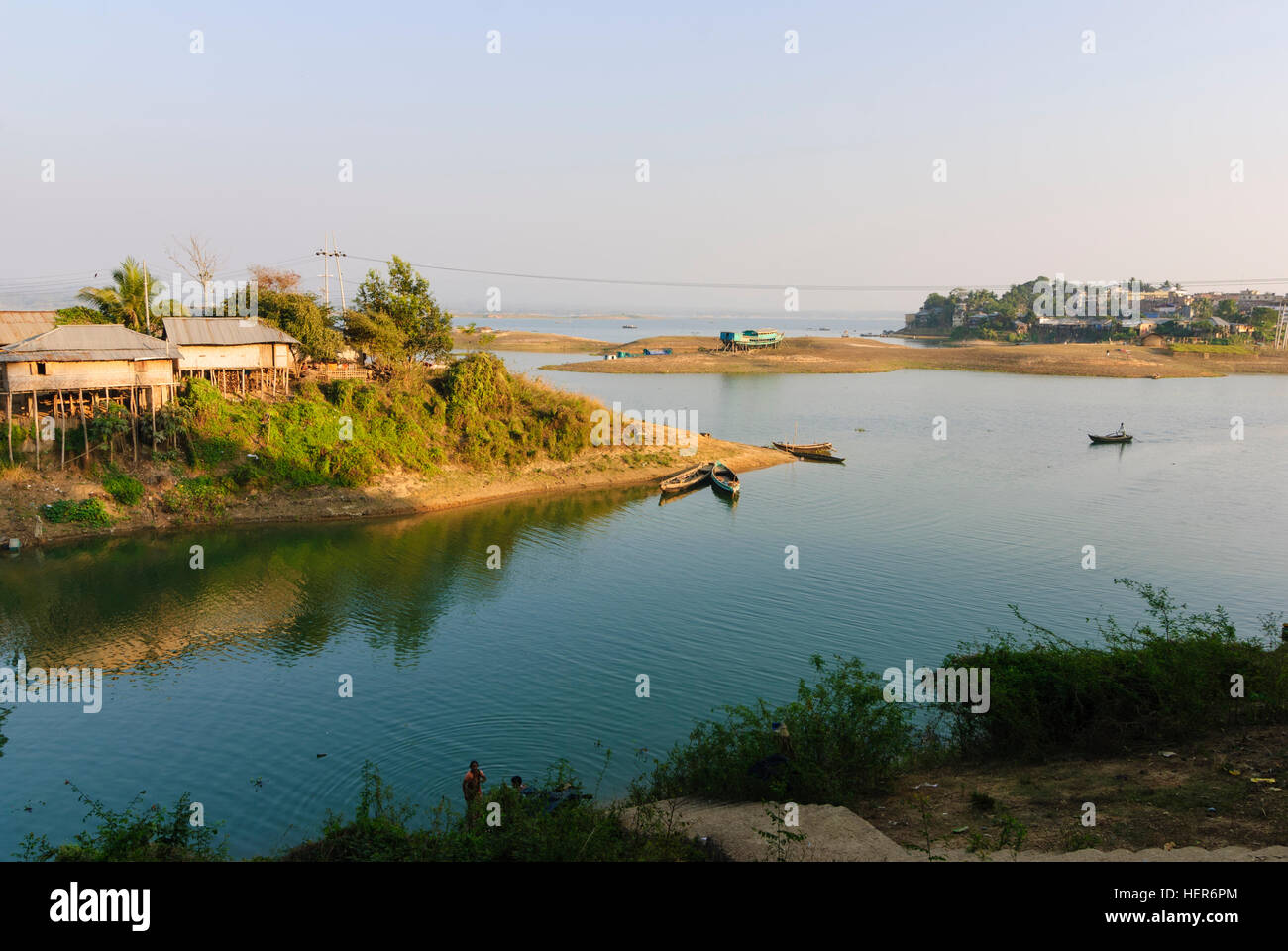 Rangamati: Dorf der Tripura Minderheit auf einer Insel in der Kaptai See, Division Chittagong, Bangladesch Stockfoto