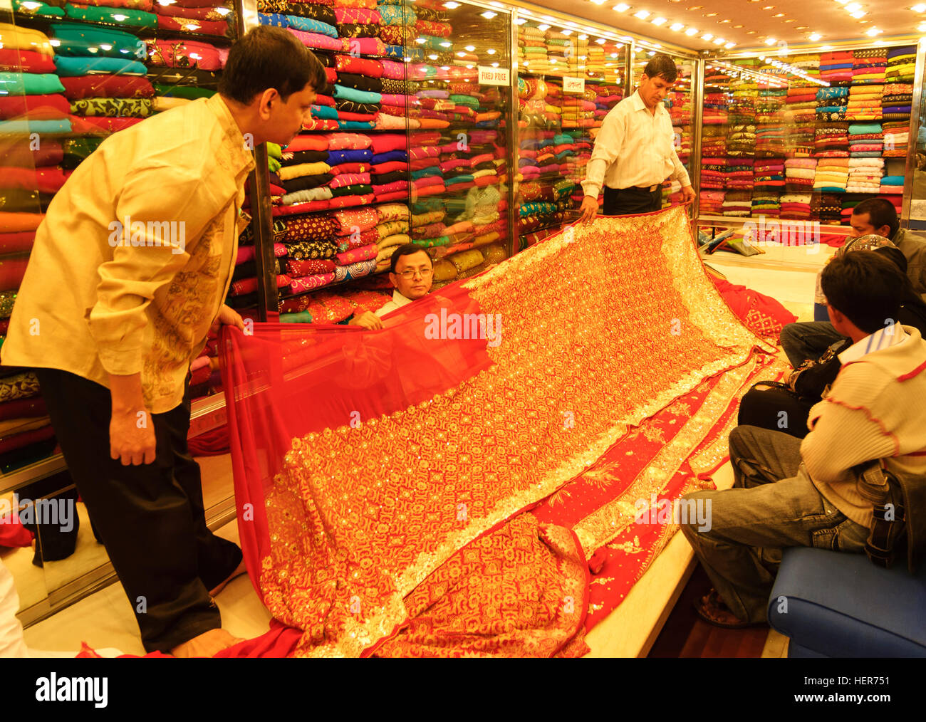 Chittagong: Shopping Center New Market, Tuch Händler, Chittagong Division, Bangladesch Stockfoto