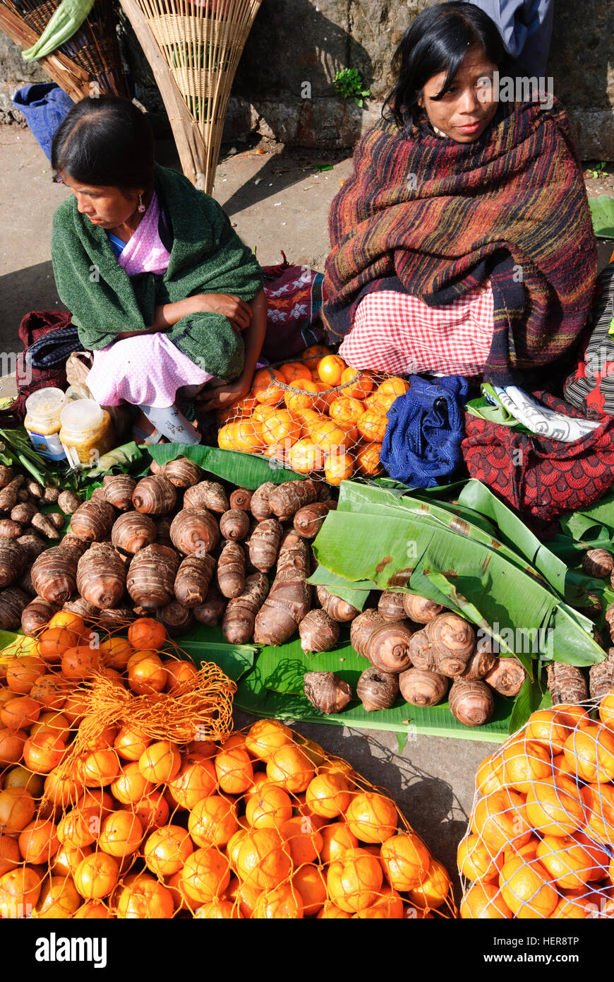 Cherrapunjee: Markt; Händler, Orangen, Meghalaya, Indien Stockfoto