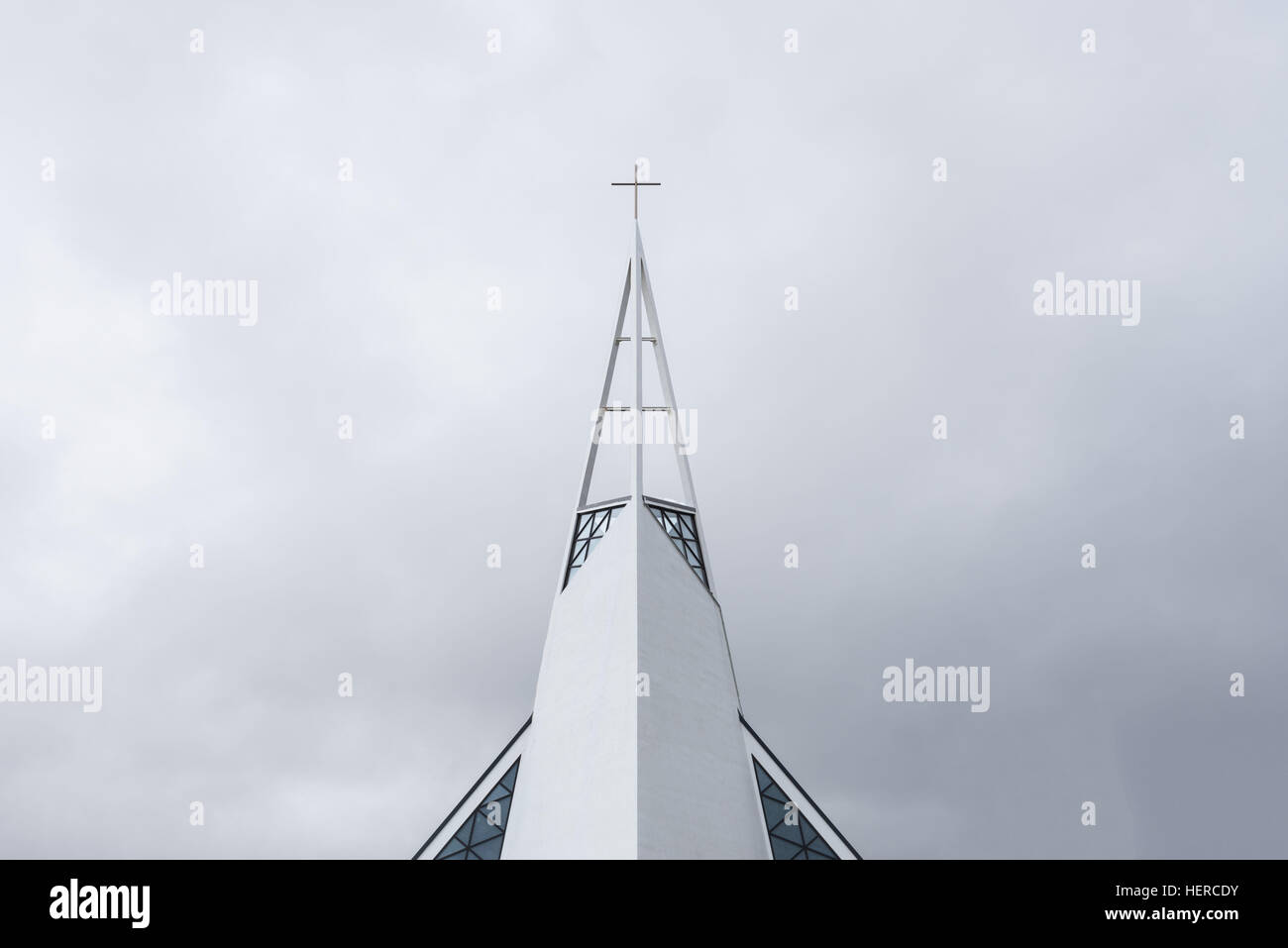 Isländische Kirche, Ólafsvík, minimalistisch Stockfoto