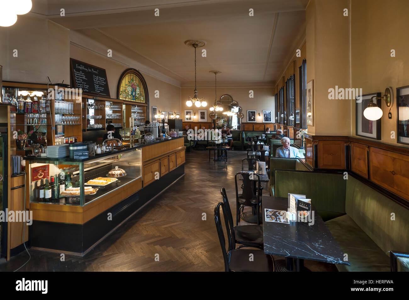 Café Goldegg, Wiener Kaffeehaus eröffnete 1910, Argentinierstraße 49, Wien, Österreich Stockfoto