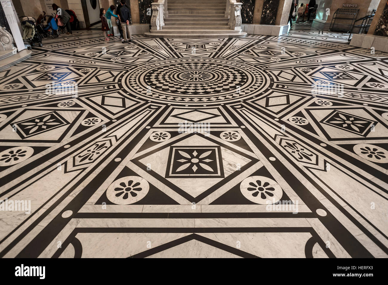 Stein-Mosaik-Fußboden, Foyer, Museum of Natural History, eröffnet im Jahre 1889, Wien, Österreich Stockfoto