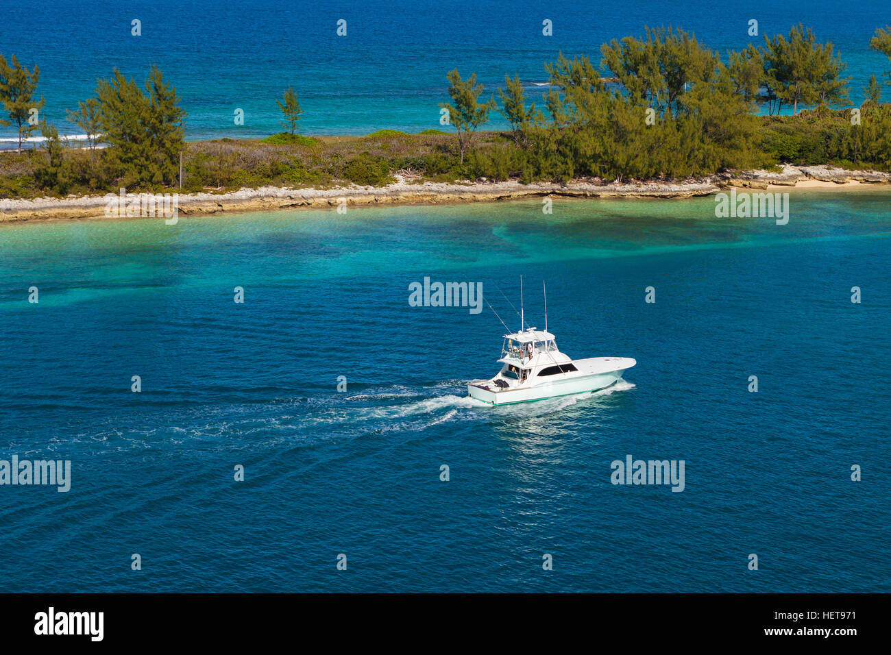 Kleines Boot in der Nähe von Nassau, die Hauptstadt der Bahamas. Die karibischen Tropenparadies. Stockfoto