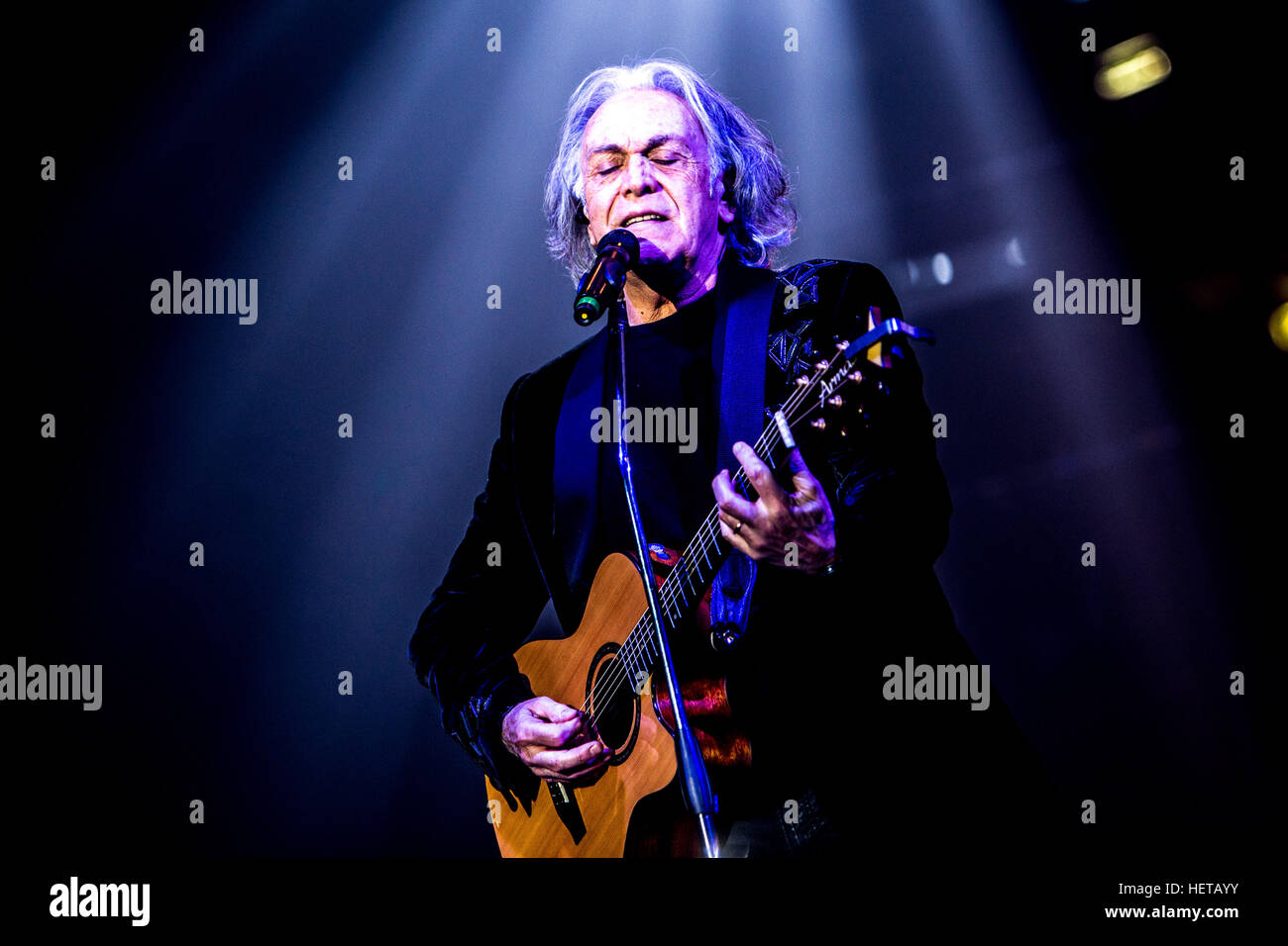 Mailand, Italien. 22. Dezember 2016. Puuh tritt im Mediolanum Forum in Mailand zum letzten Mal in ihrer Karriere. © Mairo Cinquetti/Pacific Press/Alamy Live-Nachrichten Stockfoto
