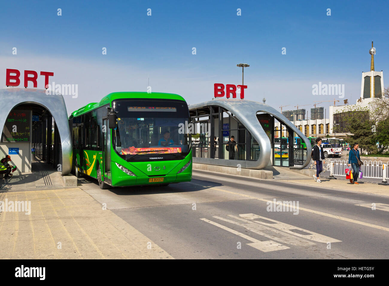 Bus Rapid Transit, BRT-System im Zentrum der Stadt Yinchuan, Ningxia, China Stockfoto