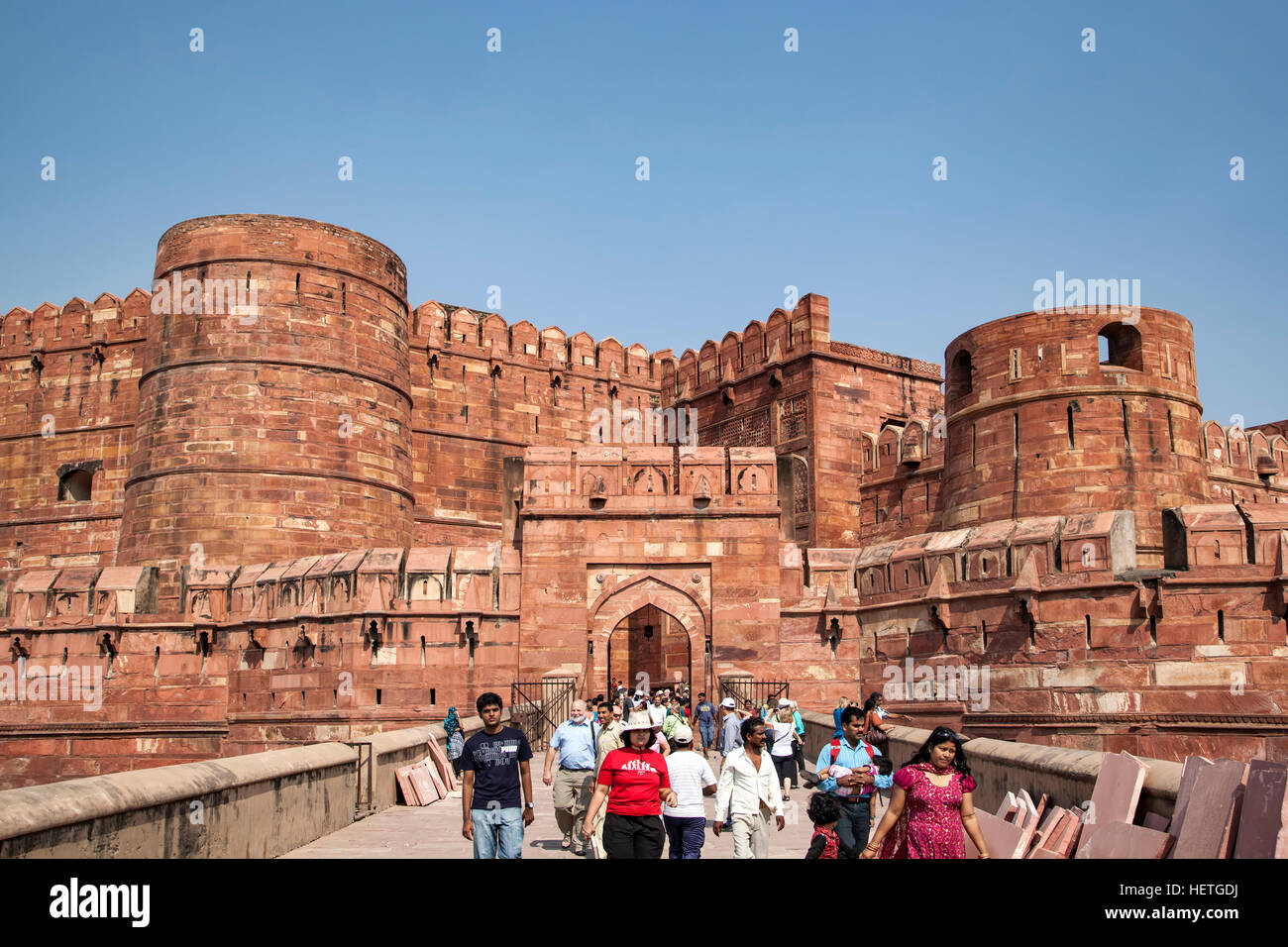 Eintritt und Menschenmenge, Agra Fort, auch bekannt als Red Fort, Agra, Uttar Pradesh, Indien Stockfoto