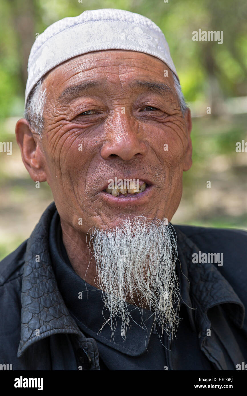 Porträt des chinesischen ethnischen Hui Mann, Zhongshan Park, Yinchuan, Ningxia, China Stockfoto