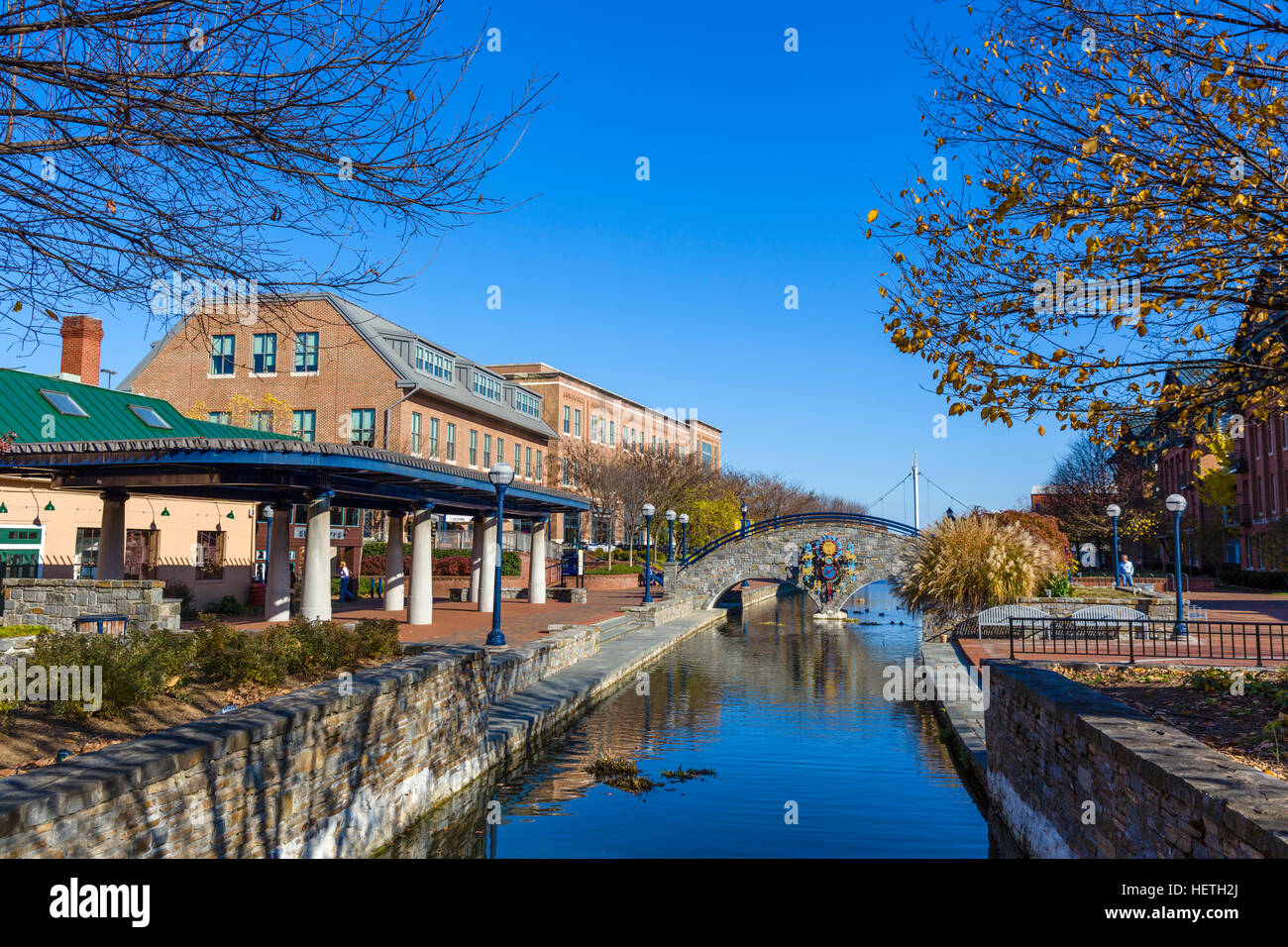 Frederick, Maryland. Carroll Creek Park von der Market Street in der Innenstadt von Frederick, MD, USA Stockfoto