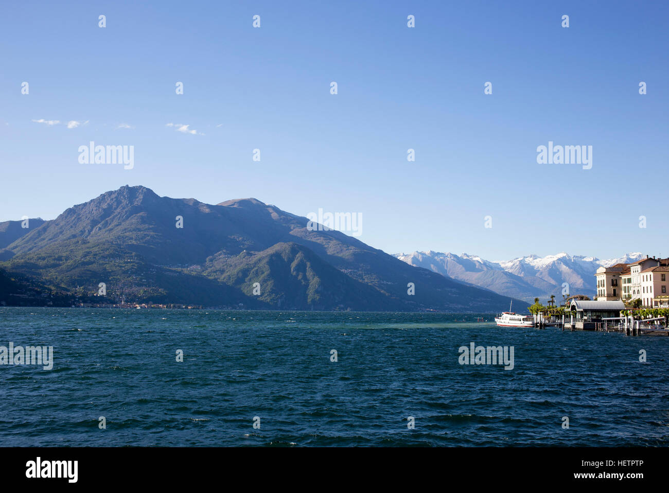 Blick auf den Comer See und Bellagio Dorf pier Stockfoto