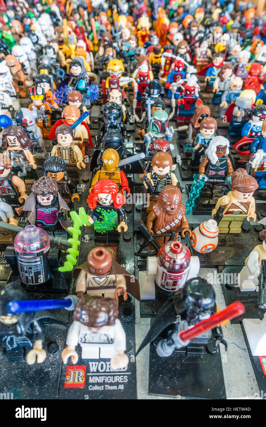 Star Wars Plastik Miniaturfiguren angezeigt auf dem Flohmarkt Els Encants, Barcelona, Spanien. Stockfoto