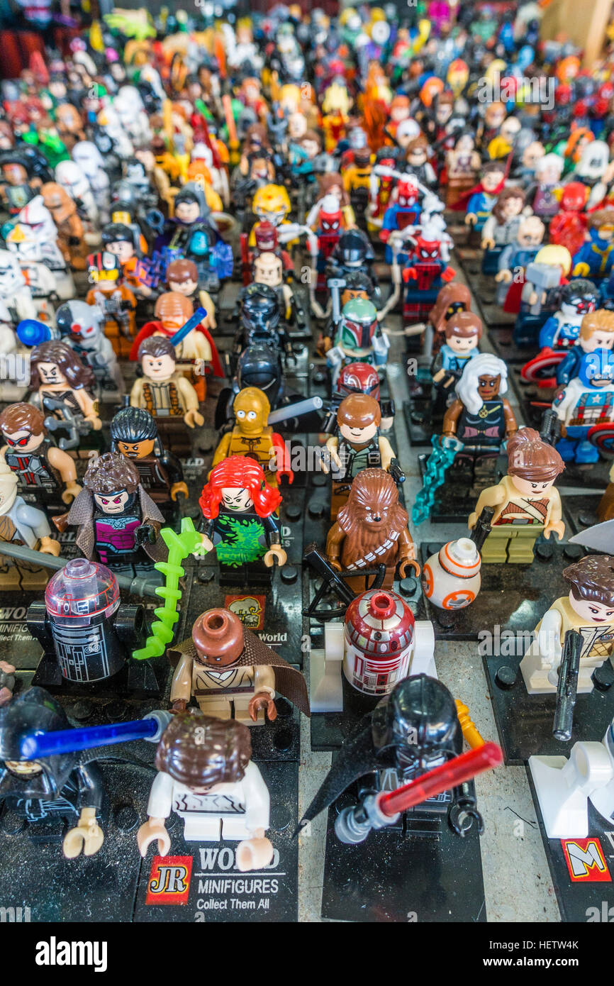 Star Wars Plastik Miniaturfiguren angezeigt auf dem Flohmarkt Els Encants, Barcelona, Spanien. Stockfoto