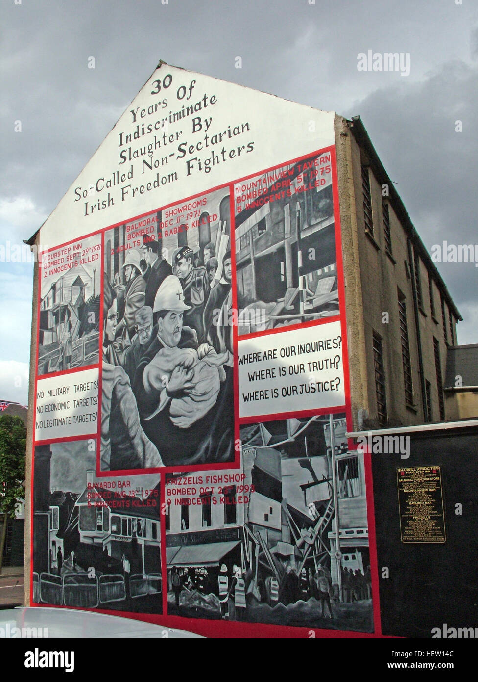 Shankill Road Wandbild-30 Jahre Schlachtung, West Belfast, Nordirland, Vereinigtes Königreich Stockfoto